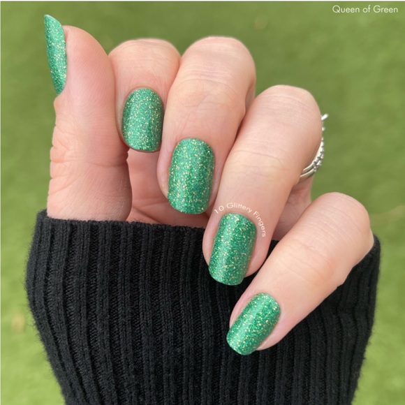 *Retired* Color Street: Queen of Green | St. Patrick’s Day Gold Glitter Holiday - Picture 2 of 12